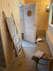 Fotografie z fotogalerie ubytování LeafCottage B&B and Sauna, 25 min from Romme Alpine v destinaci Smedjebacken