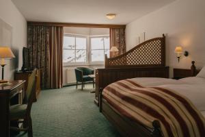 Posteľ alebo postele v izbe v ubytovaní Alpenhotel St.Christoph + 37 fotografií