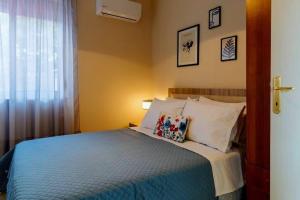 Giường trong phòng chung tại Anelia's Home +8 ảnh