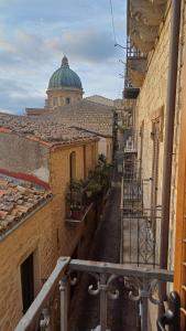 an alley with a domed building in the background at Casa Vacanze Cortile Alberghi in Gangi