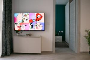 TV a/nebo společenská místnost v ubytování Comfort Retreat- short walk to city attractions