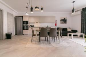 Kuchyň nebo kuchyňský kout v ubytování Comfort Retreat- short walk to city attractions + 23 fotografií