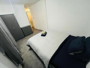 Postel nebo postele na pokoji v ubytování 4 Bed room house near NTU Clifton campus + 11 fotografií