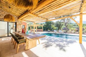 Gallery image of Bergerie luxe moderne LOU TERRA in Figari