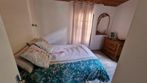 En eller flere senge i et værelse på la maison d'à coté + 17 billeder