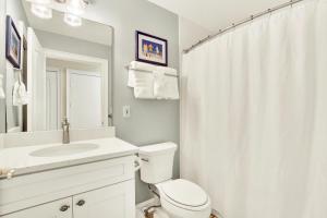 Un baño de Beachside Colony Unit 613