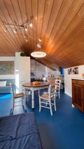 a kitchen and dining room with a table and chairs at NEW Suite mar e monti in Appiano sulla Strada del Vino +48 photos