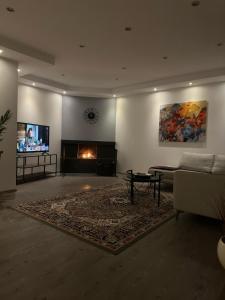 Μια τηλεόραση ή/και κέντρο ψυχαγωγίας στο Luxuriöse 2,5 Zimmer Oase Komplett ausgestattet in Top Lage
