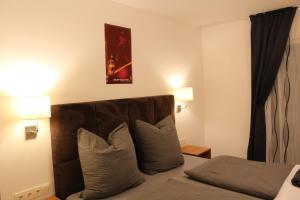 Postel nebo postele na pokoji v ubytování Burghotel - Das Original