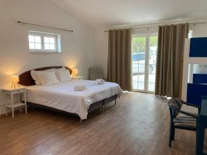 Postel nebo postele na pokoji v ubytování FreeSurfCamp & Hostel