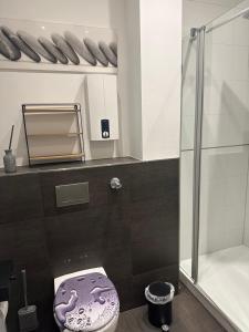 Ένα μπάνιο στο Luxuriöse 2,5 Zimmer Oase Komplett ausgestattet in Top Lage +11 φωτογραφίες