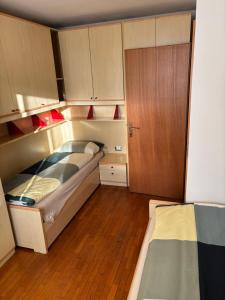 Ένα ή περισσότερα κρεβάτια σε δωμάτιο στο Appartamento Dolomiti