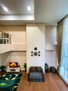 DadapApt Roseville Soho BSD 1 BR Mezzanine with Netflix & Pool by Damaresa的相册照片