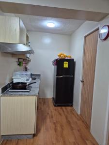 Kuchyň nebo kuchyňský kout v ubytování Davao Short Stay Condo Rental