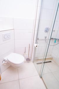 Ένα μπάνιο στο Garten apartment 2 +28 φωτογραφίες