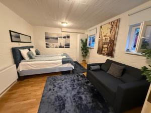 Ένα ή περισσότερα κρεβάτια σε δωμάτιο στο Close to the metro and nature