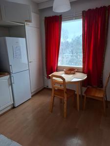 Η κουζίνα ή μικρή κουζίνα στο Porvoon koti +8 φωτογραφίες