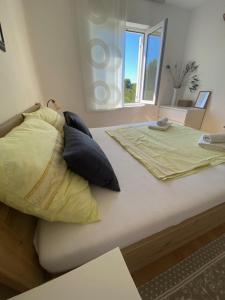 Łóżko lub łóżka w pokoju w obiekcie Apartment Tasha
