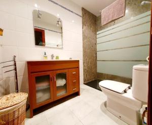 Ένα μπάνιο στο Casa Pelín
