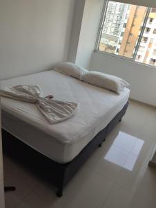 Voodi või voodid majutusasutuse apartamento sotomayor dos alcobas rentahouse toas