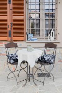 a table and two chairs in front of a window at Frabosa Relax Garden- PVT Parking -10 Min Ski Station in Frabosa Sottana