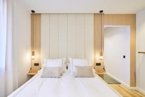 Giường trong phòng chung tại LUX Mountain con vistas y jacuzzi - Arafita Apartamentos