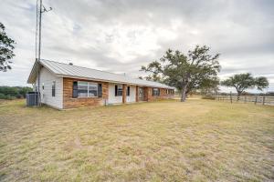 Gallery image of Historic 'Hoffmann Ranch Haus' Near Wineries! in Fredericksburg +23 photos