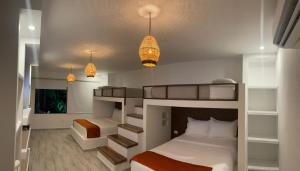 CalabazoにあるRío Celeste Poshtel Tayrona - Zainoのベッドルーム1室(二段ベッド2組、照明2つ付) +69枚の写真