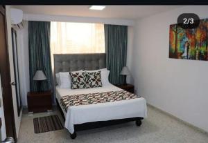 Postel nebo postele na pokoji v ubytování Varzalojate Torre de Granada