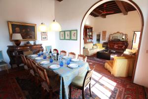 Restaurant ou autre lieu de restauration dans l'établissement Villa Acacia