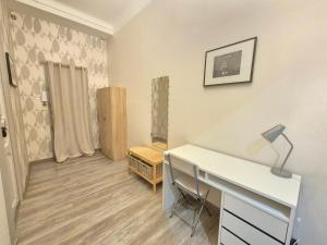 a room with a desk with a lamp and a chair at La Marquise #Garage#Therme in Royat