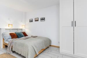 a white bedroom with a bed and white cabinets at W deSki dom apartamenty in Krzyżowa +28 photos