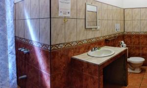 حمام في Cool Vibes Beach Hostel