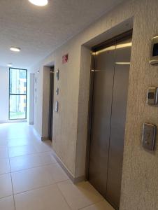イバゲにあるapartamento 3 habitaciones con parqueaderoの廊下