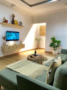 TV a/nebo společenská místnost v ubytování Cozy minimal suite