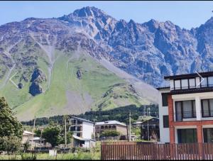 Vista general d'una muntanya o vistes d'una muntanya des de l'hostal o pensió