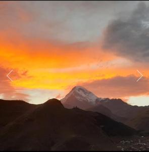 Vista general d'una muntanya o vistes d'una muntanya des de l'hostal o pensió