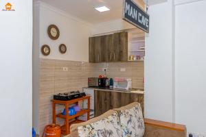 Kuchyň nebo kuchyňský kout v ubytování PAWA Homestays Studio California
