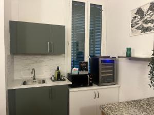 A kitchen or kitchenette at Les Artes