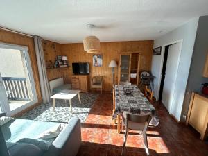 Kuchyňa alebo kuchynka v ubytovaní Charmant appartement centre ville de Font-Romeu, vue montagne