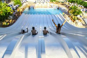 A piscina localizada em Spazzio Diroma - Acesso gratuito ao Acqua Park e Splash ou nos arredores