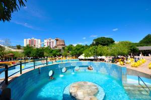 A piscina localizada em Spazzio Diroma - Acesso gratuito ao Acqua Park e Splash ou nos arredores