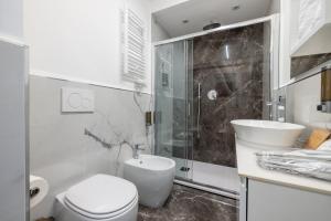 Koupelna v ubytování Hezio Guest House