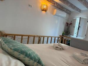 Posteľ alebo postele v izbe v ubytovaní Private Terrace-Romantic-Sea, Castle views-Central