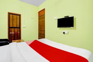 Televisyen dan/atau pusat hiburan di Hotel O Pritesh Avenue
