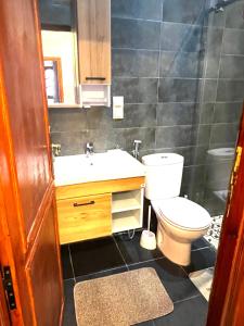 a bathroom with a toilet and a sink at Appartements 7 min Aéroport Marrakech Menara dar Nahila in Marrakesh +19 photos