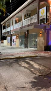 Barra do TurvoにあるHotel Limaの建物の前の空いている通り +17枚の写真