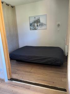 En eller flere senge i et værelse på Appartement 4 a 6 Risoul pieds des pistes