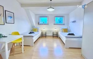 a room with two beds and a table and chairs at BEGE APARTMENTS WorkLodge in Duisburg