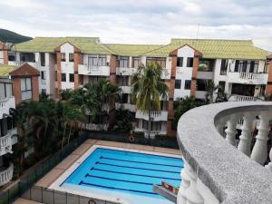 a view from the balcony of a building with a swimming pool at Acogedor Apartamento Girardot in Girardot